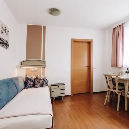 מלון דירות Garni Tannenhof 3*