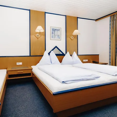 מלון דירות Garni Tannenhof 3*