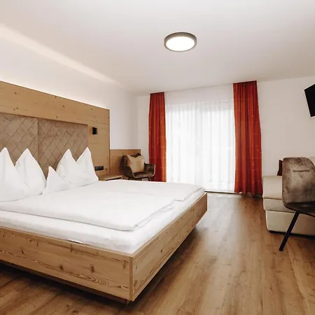 Garni Tannenhof מלון דירות פלאכאו