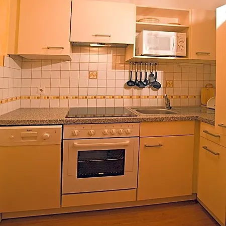 Garni Tannenhof アパートホテル 3*