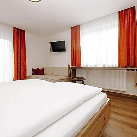 Apartahotel Garni Tannenhof 3*